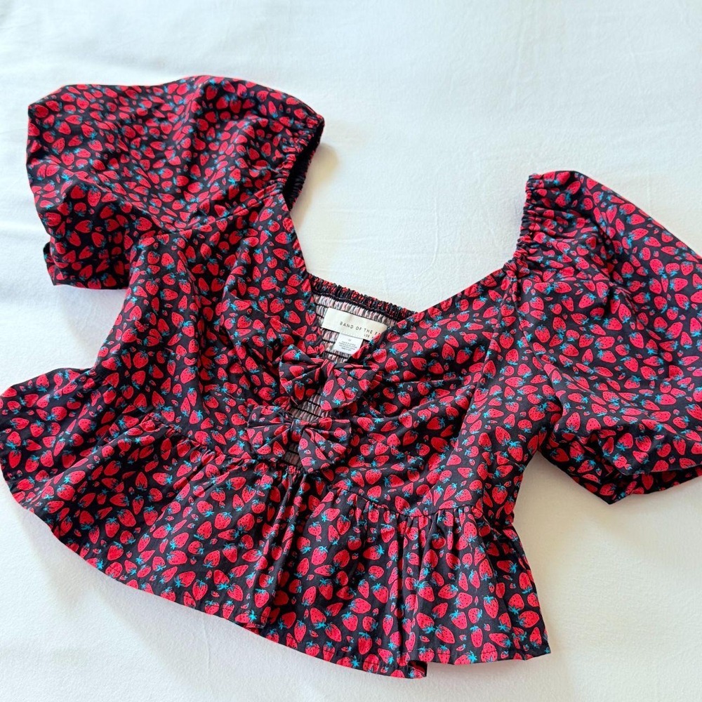 Band of the Free Black Strawberry Print Peplum Crop Top Puff Sleeve Medium
